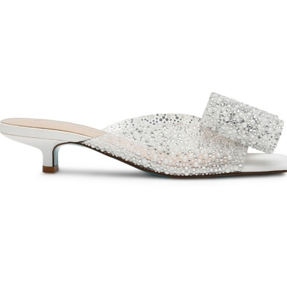 🔹️Betsey Johnson🔹️ Babe Lucite Faux Pearl Bow Kitten Heels - Picture 4 of 9